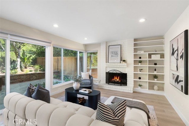 Detail Gallery Image 8 of 18 For 17 Silver Cres, Irvine,  CA 92603 - 4 Beds | 3 Baths