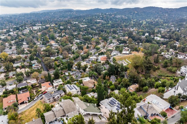 5220 Medina Road, Woodland Hills CA: https://media.crmls.org/medias/eff0d0ae-91d1-4347-aef9-e9cdf26e4f15.jpg