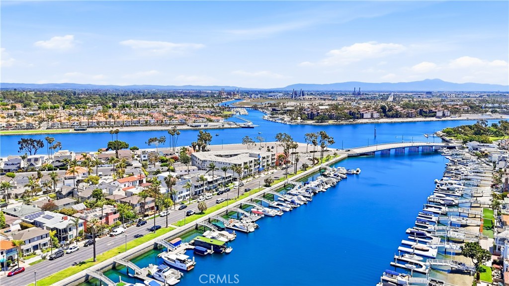 https://media.crmls.org/medias/eff0f776-471f-4e4e-be41-5587d191754b.jpg?preset=X-Large