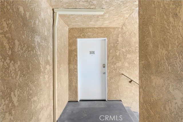 1425 E 2nd Street, Long Beach CA: https://media.crmls.org/medias/eff16ce6-ec27-47b4-bd38-5d65dad2dbda.jpg