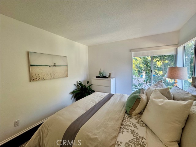Detail Gallery Image 12 of 21 For 182 Westport, Newport Beach,  CA 92660 - 2 Beds | 2 Baths