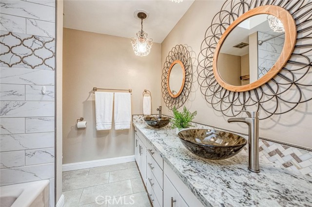 1590 W Escalon Avenue, Fresno CA: https://media.crmls.org/medias/eff31a13-1b01-4e42-a8b4-f26fbdd56c83.jpg