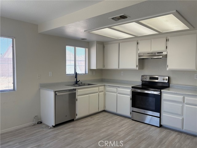 13508 Mohawk Road, Apple Valley CA: https://media.crmls.org/medias/eff54f4b-d365-42d6-a298-ae98417652ef.jpg