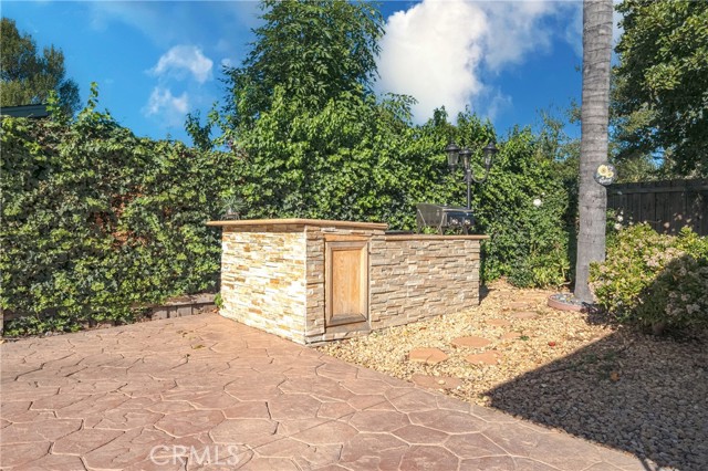 6045 Sausalito Avenue, Woodland Hills CA: https://media.crmls.org/medias/eff55dcf-97de-4f85-b8b6-291c06a4c666.jpg
