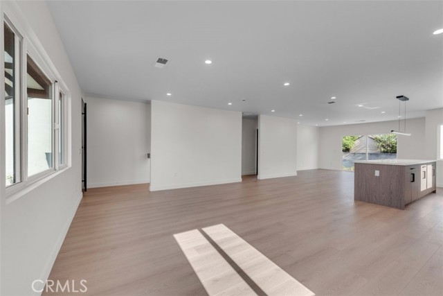 11240 Lull Street, Sun Valley CA: https://media.crmls.org/medias/eff5a146-e160-4b3f-bcda-9510c0fede1f.jpg