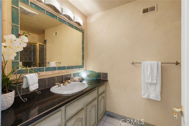 Detail Gallery Image 26 of 62 For 18760 Wells, Tarzana,  CA 91356 - 5 Beds | 4 Baths