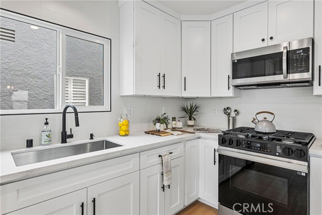 6239 Cimarron Street, Los Angeles CA: https://media.crmls.org/medias/eff5ea93-5123-4b0b-913a-63da993dff2b.jpg
