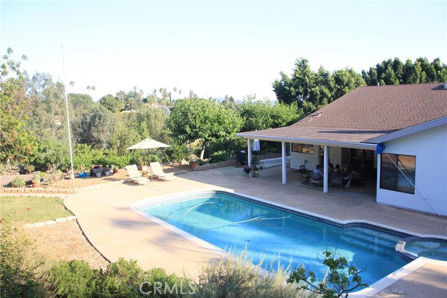 Detail Gallery Image 3 of 10 For 520 Woodland Hills Dr, Escondido,  CA 92029 - 4 Beds | 2/1 Baths