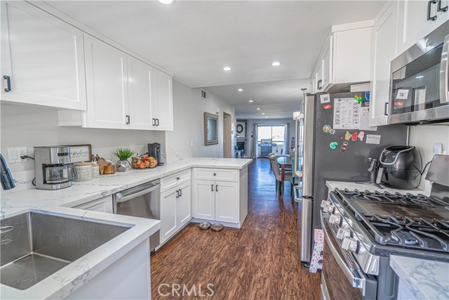 Detail Gallery Image 3 of 28 For 18111 Erik Ct #445,  Canyon Country,  CA 91387 - 2 Beds | 2 Baths