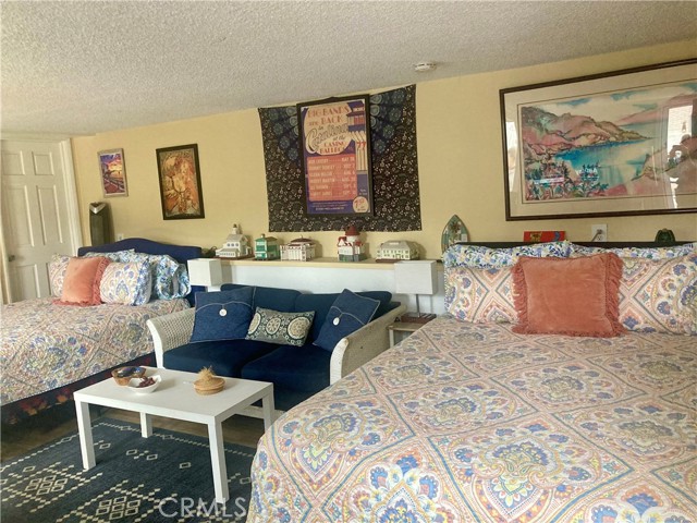 320 Metropole Avenue, Avalon CA: https://media.crmls.org/medias/eff72d74-d3aa-4cda-9bb0-54615c94af4c.jpg
