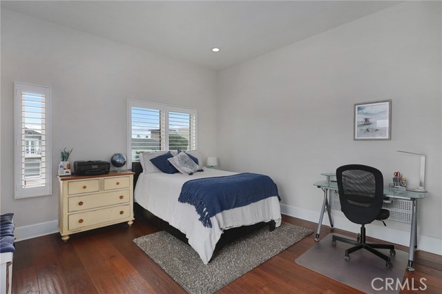 2025 Prospect Avenue, Hermosa Beach CA: https://media.crmls.org/medias/eff7af33-bda0-41fd-a0f5-a8b106c9889e.jpg