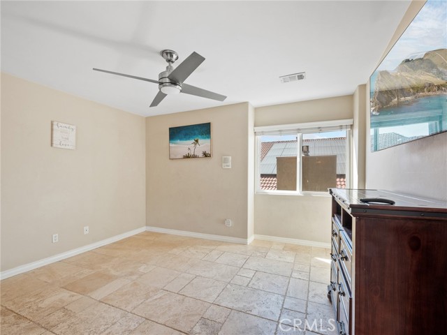 18160 Harbor Drive, Victorville CA: https://media.crmls.org/medias/eff81944-1df9-41c7-ba4b-c1b178786aee.jpg