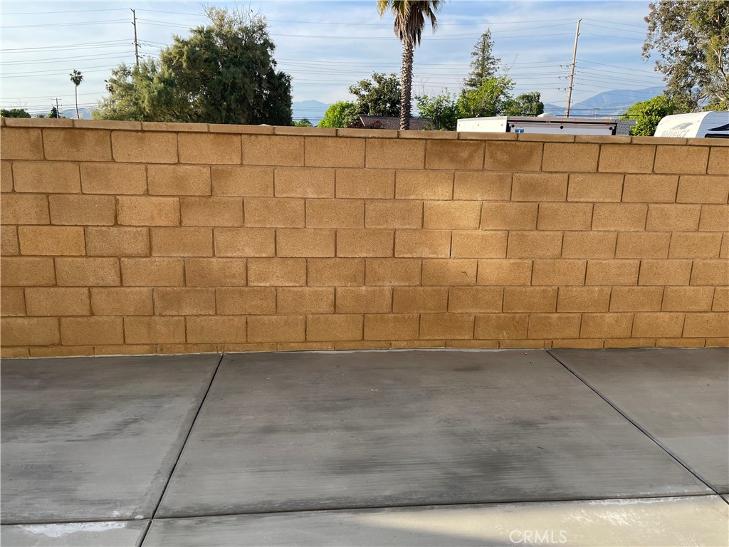 https://media.crmls.org/medias/eff81a46-f8d5-41a0-825f-04cc63017057.jpg?preset=X-Large