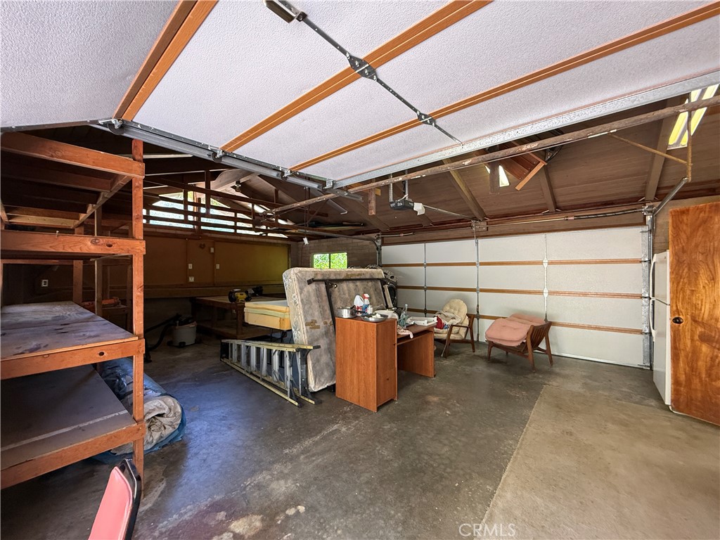 https://media.crmls.org/medias/eff838f4-b8ce-45d2-b322-e46e20786af8.jpg?preset=X-Large