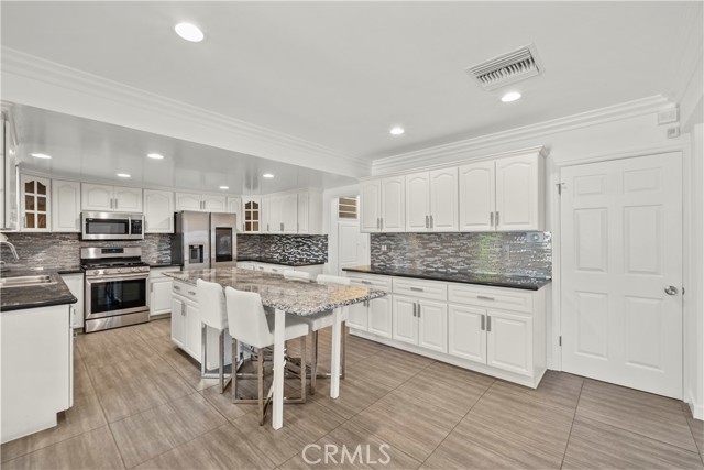 4919 Dunsmore Avenue, La Crescenta CA: https://media.crmls.org/medias/eff89727-040f-4ff4-97c5-1d46976f5bda.jpg