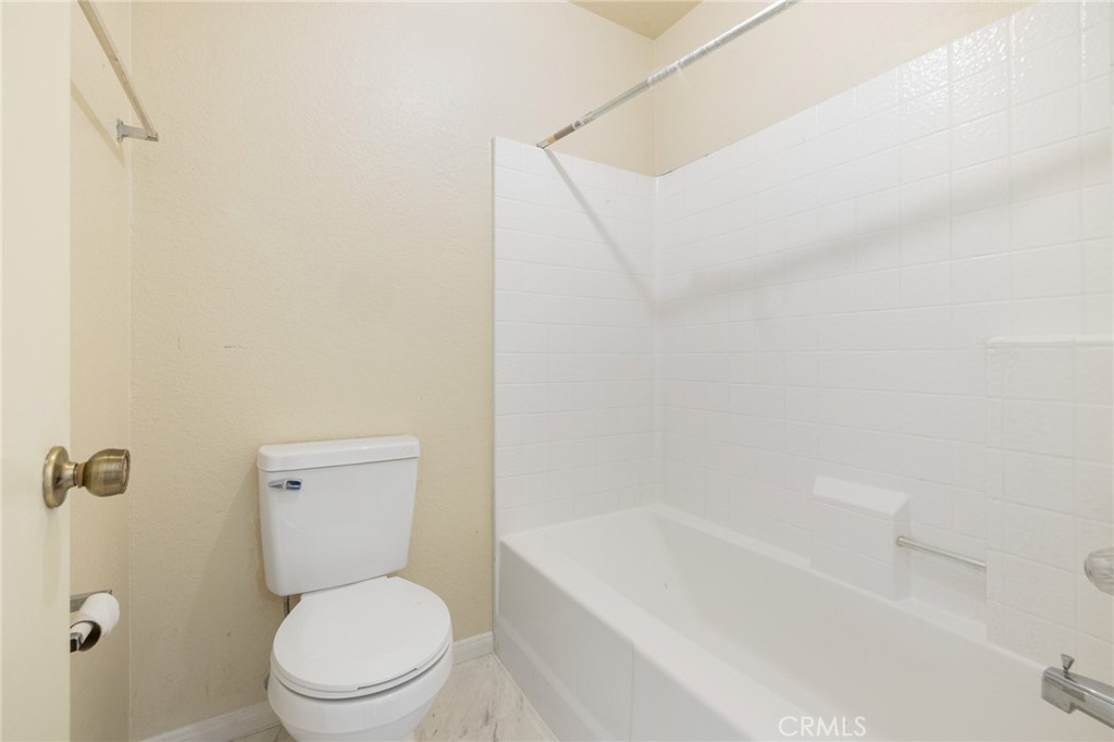 https://media.crmls.org/medias/eff8bf15-6805-4209-8689-3c37b9702db7.jpg?preset=X-Large
