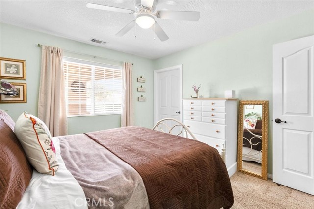 19287 Allegheny Road, Apple Valley CA: https://media.crmls.org/medias/eff980bf-39c0-486e-aa13-dec9afee6fb2.jpg