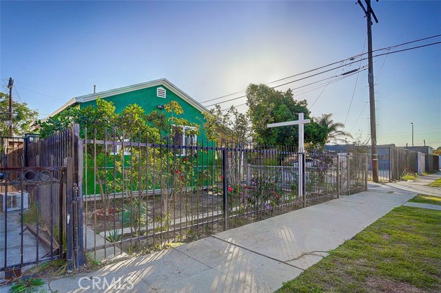 314 E 98th St, Los Angeles, CA 90003