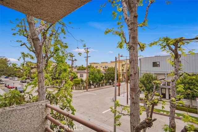 Detail Gallery Image 1 of 14 For 11230 Peach Grove St #206,  North Hollywood,  CA 91601 - 2 Beds | 2 Baths