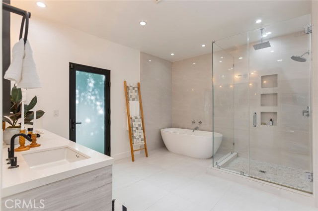 13714 Valley Vista, Sherman Oaks CA: https://media.crmls.org/medias/effa77a8-19a4-4a8b-883c-d1f8823653bb.jpg