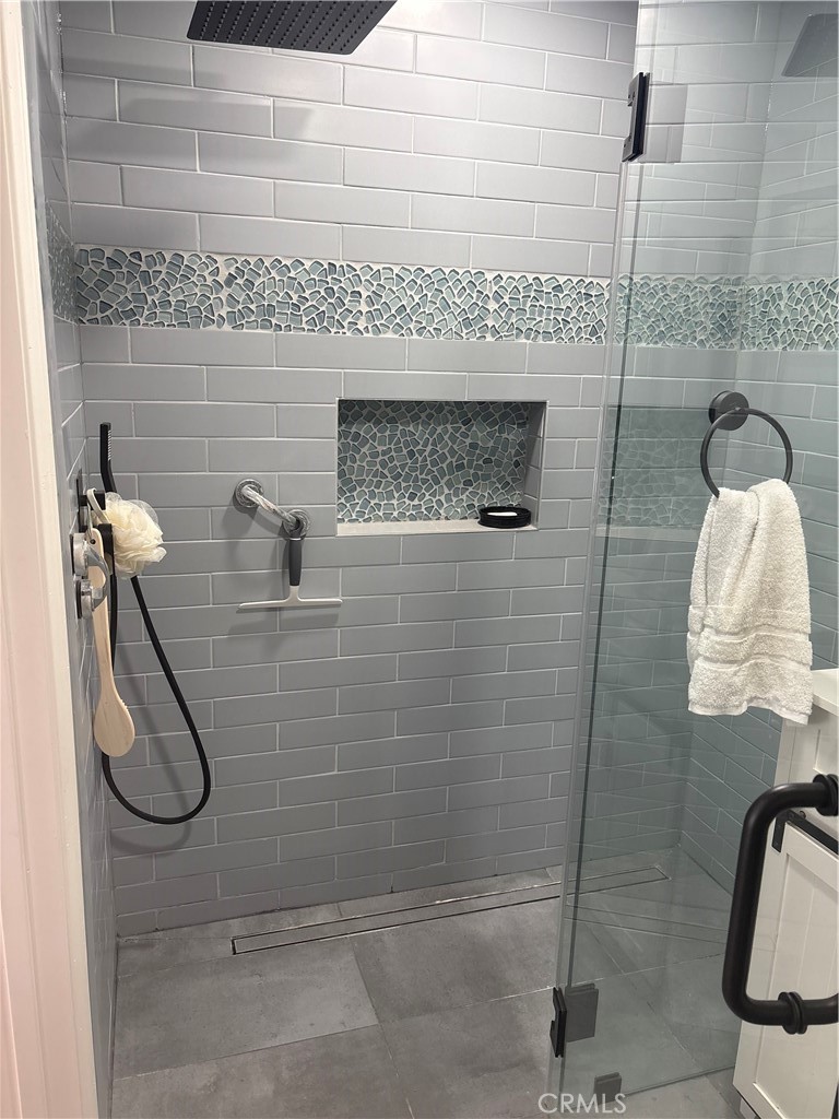 https://media.crmls.org/medias/effb2ff8-fbd4-40aa-8cc1-5b98c59977af.jpg?preset=X-Large