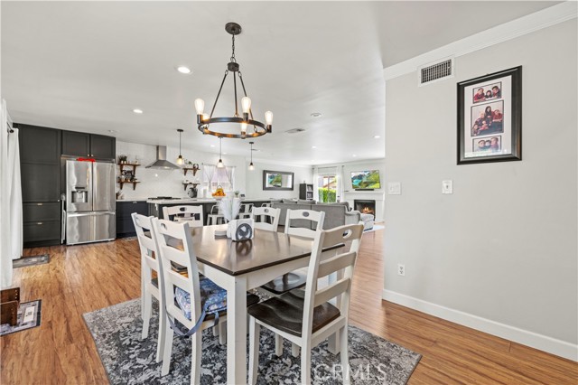 Detail Gallery Image 15 of 36 For 27036 Langside Ave, Canyon Country,  CA 91351 - 5 Beds | 2 Baths