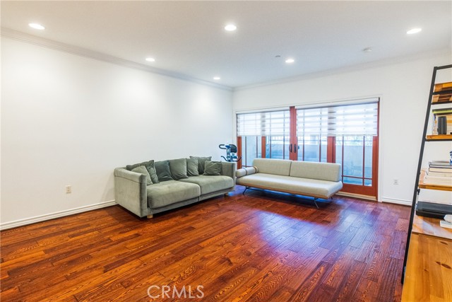 Detail Gallery Image 4 of 26 For 432 S Willaman Dr #104,  Los Angeles,  CA 90048 - 2 Beds | 2 Baths