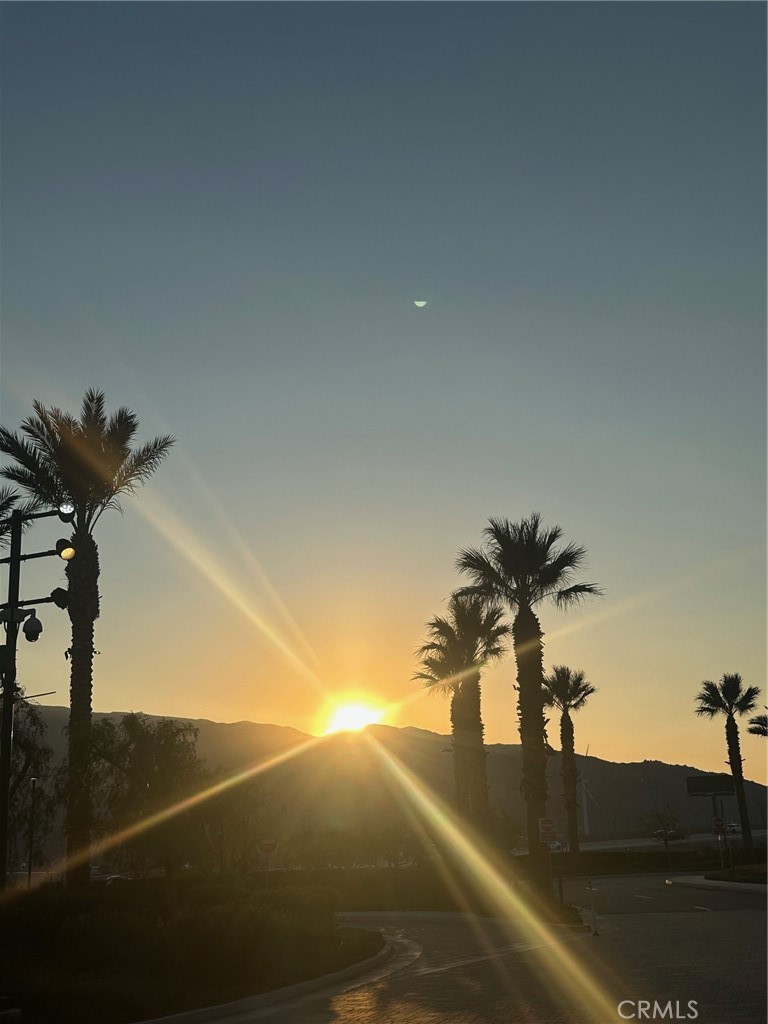 https://media.crmls.org/medias/effd0dea-4b59-4d6e-8612-69aefed4fe99.jpg?preset=X-Large