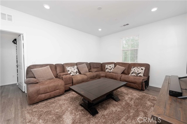 3225 E Denali Drive, Ontario CA: https://media.crmls.org/medias/effd2026-86d9-441c-8f3c-675c1e4fc37c.jpg
