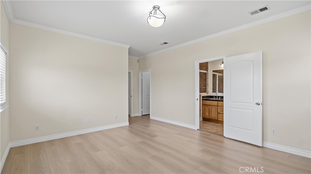https://media.crmls.org/medias/effd489e-50d0-4a28-9b27-8b2920d44ad4.jpg?preset=X-Large