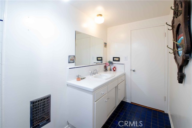22654 Dolorosa Street, Woodland Hills CA: https://media.crmls.org/medias/effd4c94-ba31-4e9b-a2fe-e0d37debfa7d.jpg