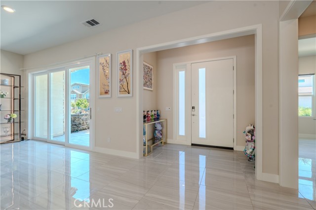 68 Chasma, Irvine CA: https://media.crmls.org/medias/effd9ec9-5c38-48ed-b8e6-e68746889919.jpg