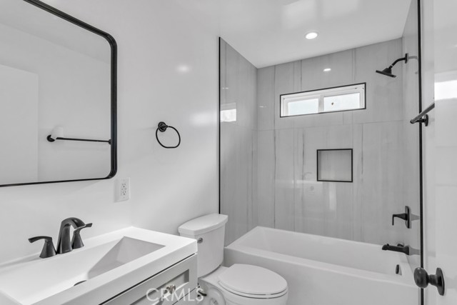 629 Olive Avenue, Long Beach CA: https://media.crmls.org/medias/effe591f-9023-43bf-8df2-6f0a34ed6817.jpg