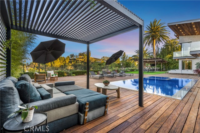 Detail Gallery Image 4 of 47 For 18296 Karen Dr, Tarzana,  CA 91356 - 5 Beds | 6 Baths