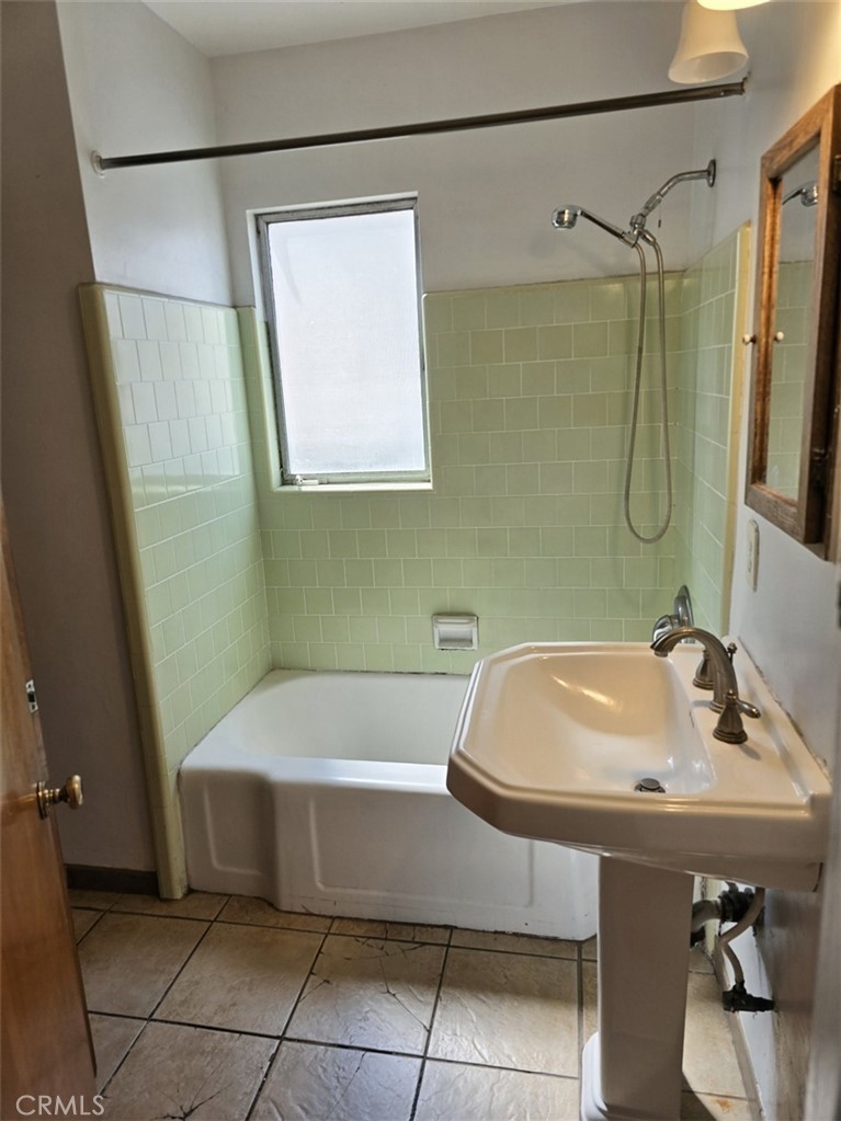 https://media.crmls.org/medias/efffdc0e-9109-485d-bbd8-7ac03d72b5b7.jpg?preset=X-Large