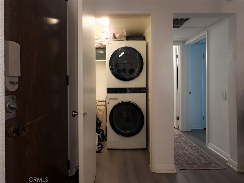 https://media.crmls.org/medias/effff23a-bd9d-4e81-9c68-7f86c20c2709.jpg?preset=X-Large