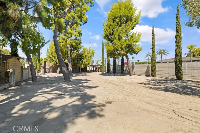 531 N Cherry Tree Lane, Anaheim CA: https://media.crmls.org/medias/f0000338-50d8-40bf-841b-15e6b8bad19c.jpg