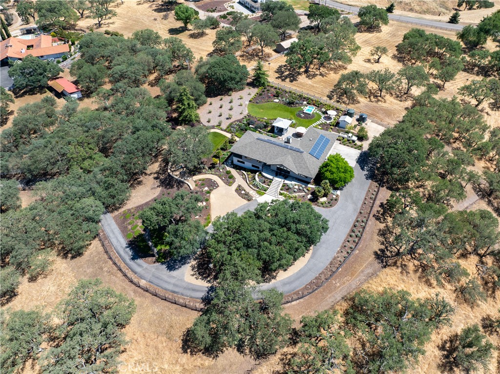 https://media.crmls.org/medias/f0006228-bdec-4948-958c-37d1771be7c1.jpg?preset=X-Large