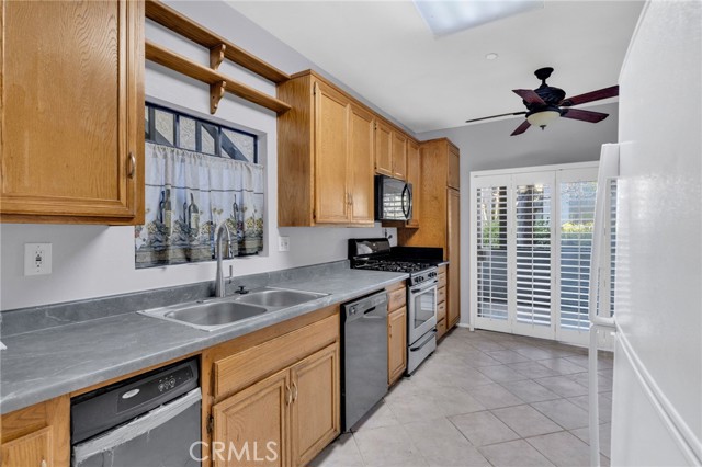 Detail Gallery Image 9 of 32 For 2538 W Macarthur, Unit E, Santa Ana,  CA 92704 - 2 Beds | 2 Baths