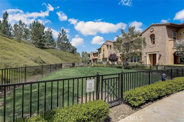Detail Gallery Image 3 of 26 For 28561 Herrera St, Valencia,  CA 91354 - 2 Beds | 2 Baths