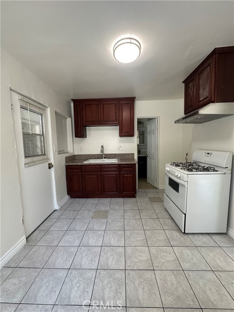 942 E 6th Street, Pomona CA: https://media.crmls.org/medias/f0018282-8dea-4328-8668-7432928274b2.jpg