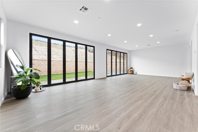 Detail Gallery Image 9 of 61 For 1993 Lyon Ave, Riverside,  CA 92503 - 5 Beds | 3 Baths