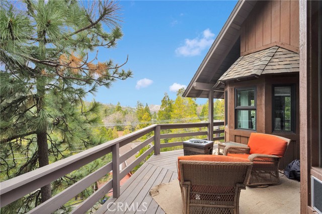 825 Grass Valley Road, Lake Arrowhead CA: https://media.crmls.org/medias/f0018d66-7b8f-455c-b362-dd9490b6aff8.jpg
