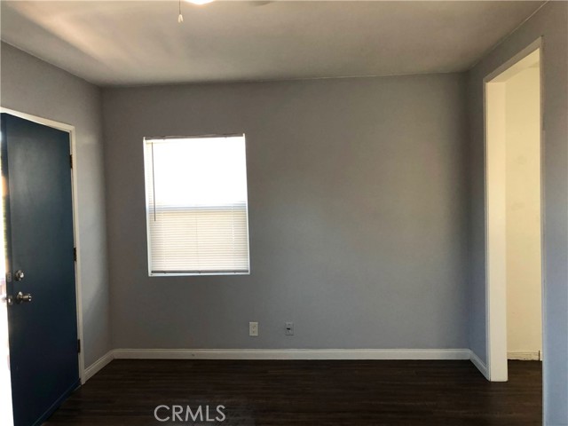 121 E Bort Street, Long Beach CA: https://media.crmls.org/medias/f0019600-dfd6-4025-b4b5-e61986ac3b91.jpg