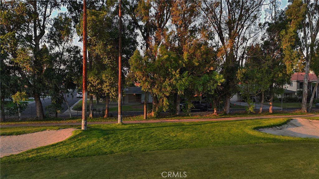 https://media.crmls.org/medias/f001b899-5d5f-4884-83f8-0caf0281f5af.jpg?preset=X-Large