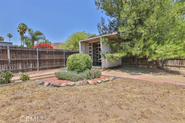 134 N Woodlake Street, Lake Elsinore CA: https://media.crmls.org/medias/f001f584-2a39-4594-97dc-d0d2a48edc0b.jpg