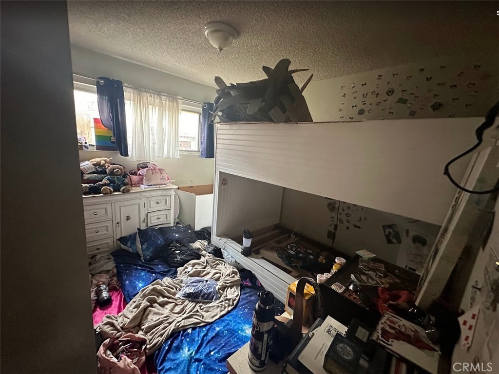 https://media.crmls.org/medias/f002f53d-c3b7-443f-bddd-ab23da4d9734.jpg?preset=X-Large