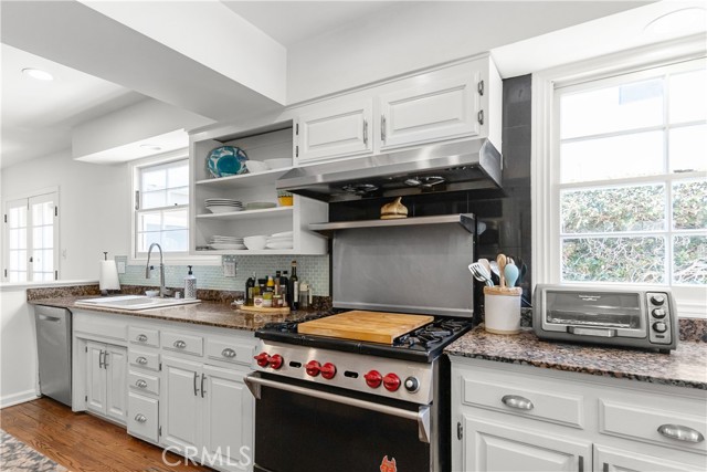 1733 Bayou Way, Seal Beach CA: https://media.crmls.org/medias/f0037e81-b9b9-4dae-9979-3e595bd69a0f.jpg