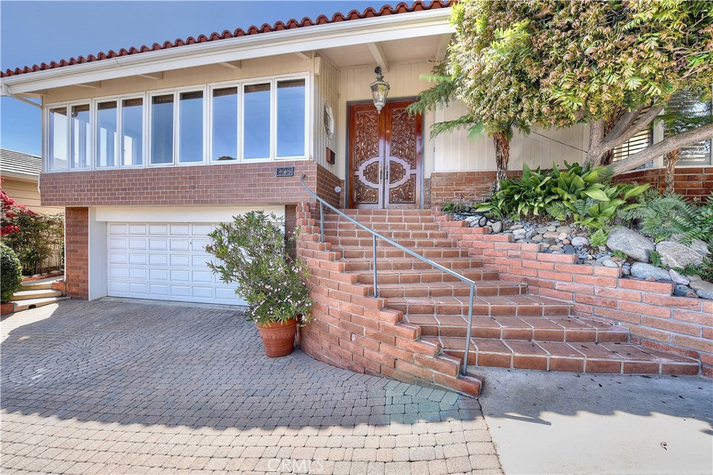 906 EMERALD BAY