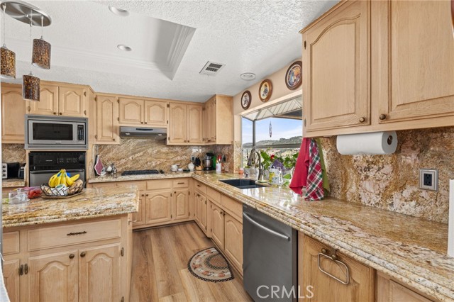 36608 Oak Ridge Drive, Yucaipa CA: https://media.crmls.org/medias/f0042930-2874-49cd-9ec3-15b2927151c0.jpg